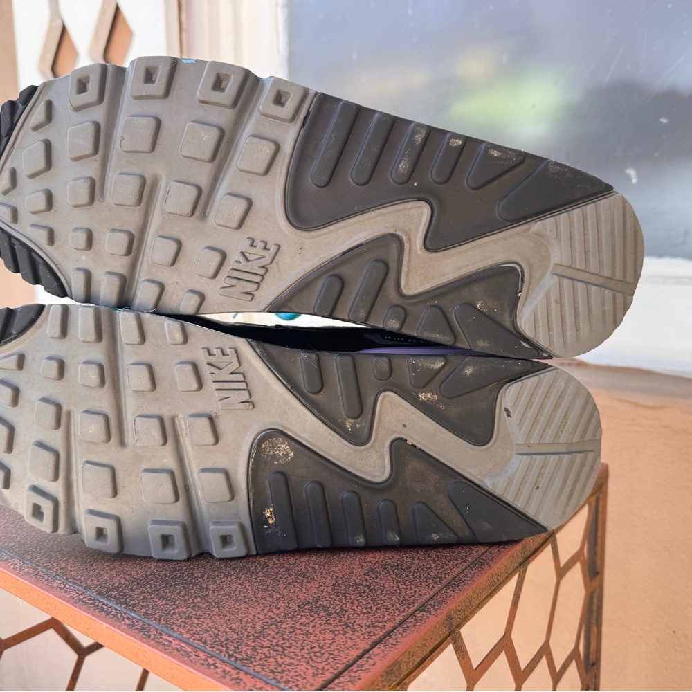 Nike Air Max 90: Bettas - Picture 7 of 9